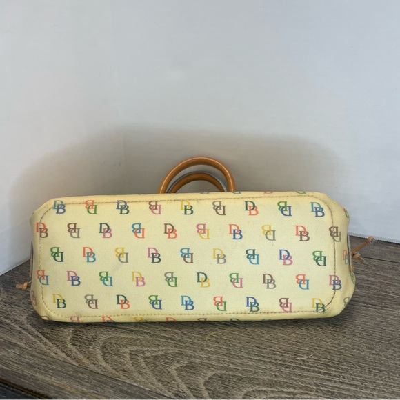 Dooney & Bourke Cream Satchel Bag pre-owned. Strap has stain. - Picture 7 of 16
